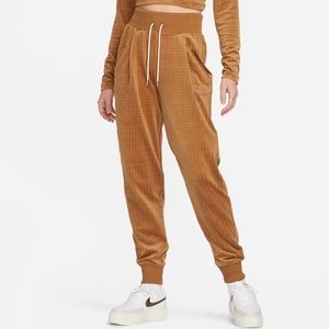 NEW Nike Womens Sportswear Velour Jogger Pantx XL, tan